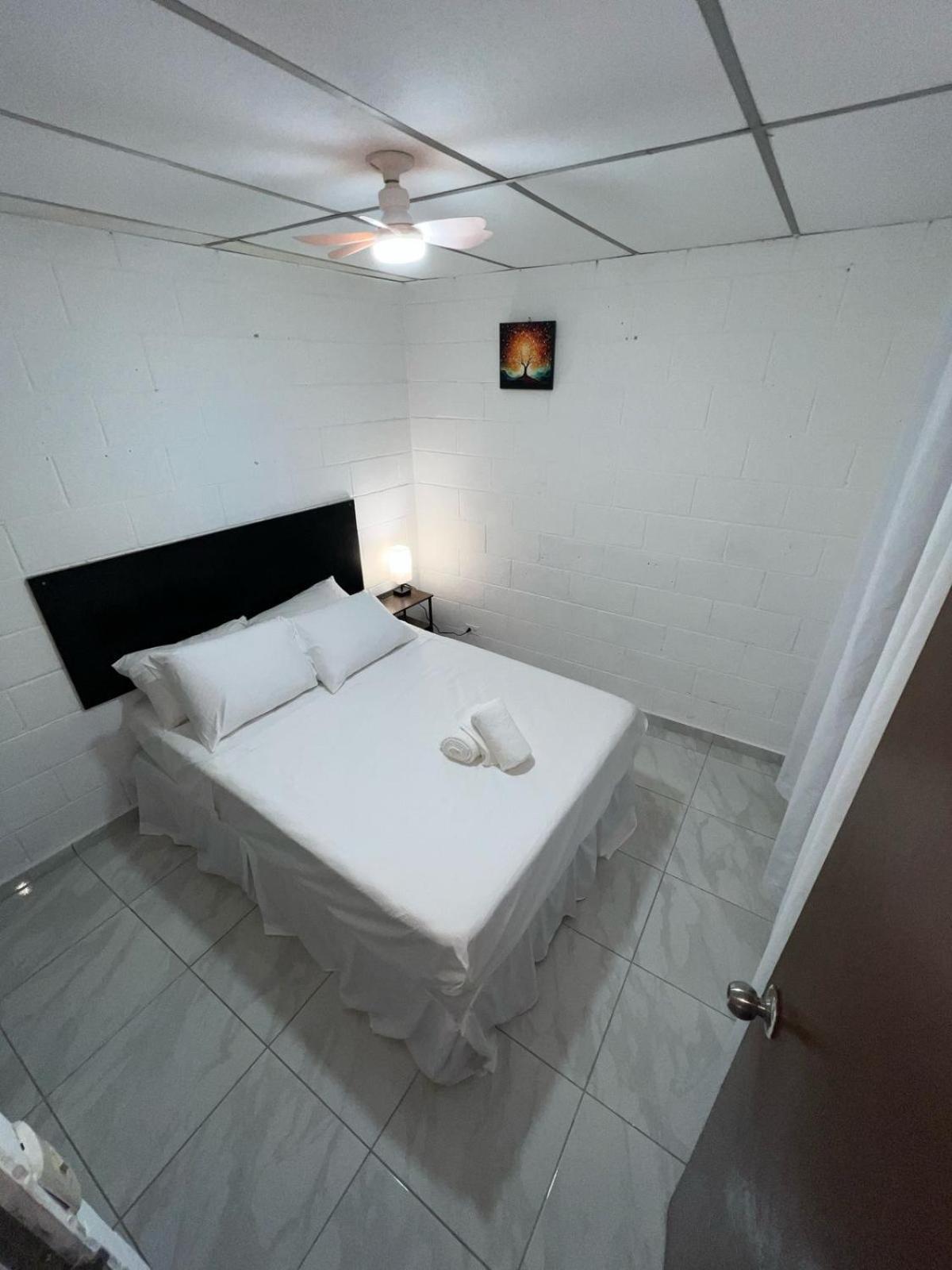 Luxury Hostel Teresita * San Salvador